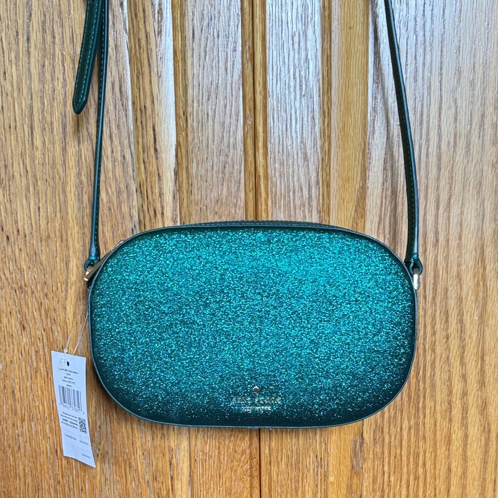 Such a pretty purse I just have to many!